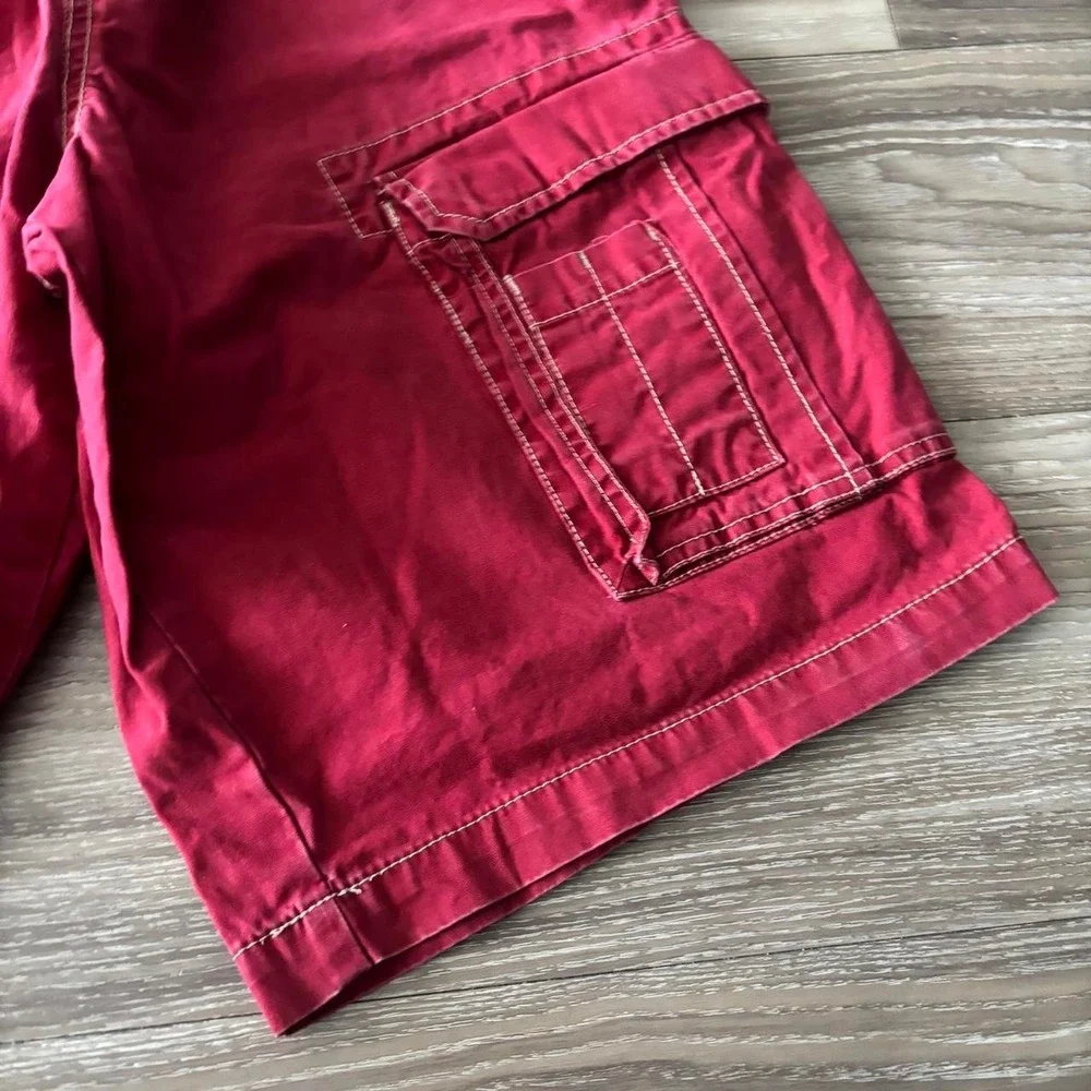 Vintage Y2K/2000s Baggy Red Streetwear Skater Style Cargo Shorts! Size 32
